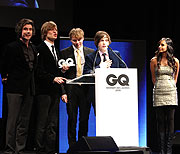 Mando Diao mit Laudatorin Collien Fernandes